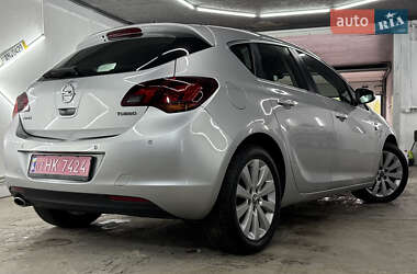 Хэтчбек Opel Astra 2010 в 