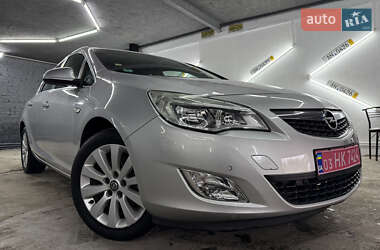 Хэтчбек Opel Astra 2010 в 