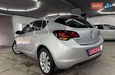 Хэтчбек Opel Astra 2010 в 