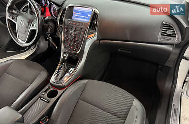 Хэтчбек Opel Astra 2010 в 