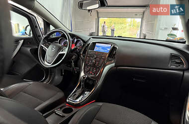 Хэтчбек Opel Astra 2010 в 