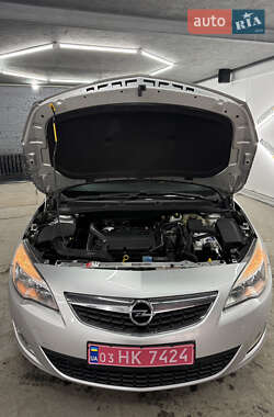 Хэтчбек Opel Astra 2010 в 