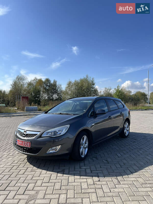 Универсал Opel Astra 2011 в 
