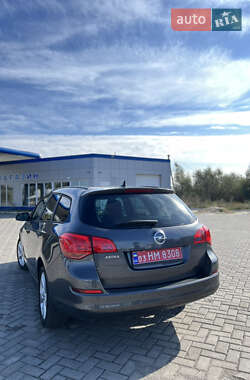 Универсал Opel Astra 2011 в 