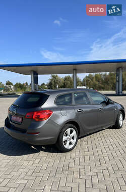 Универсал Opel Astra 2011 в 