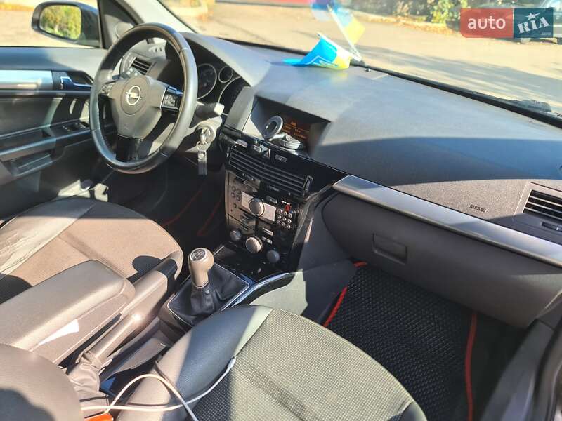 Хэтчбек Opel Astra 2008 в Киеве