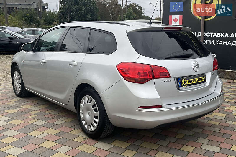 Універсал Opel Astra 2013 в Стрию