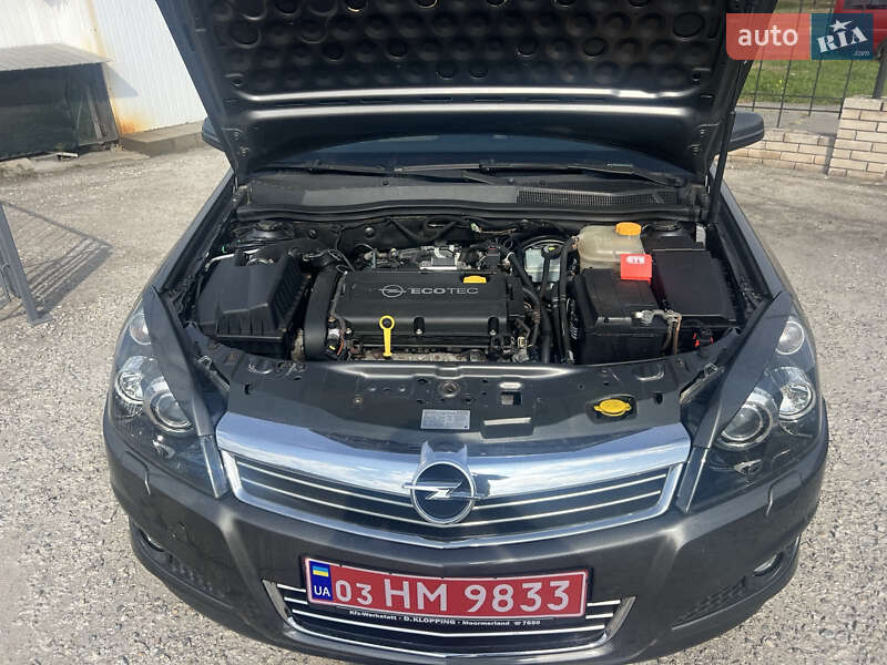 Універсал Opel Astra 2010 в Запоріжжі