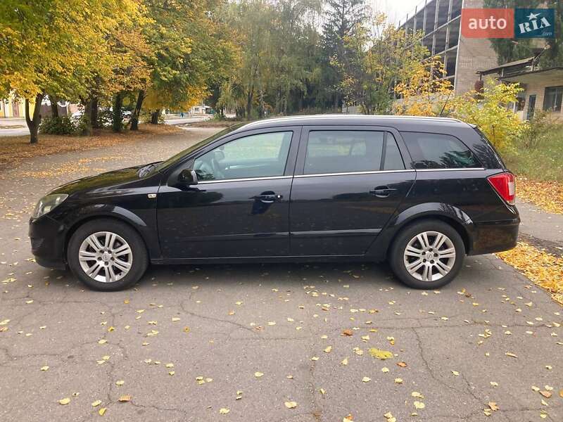 Універсал Opel Astra 2009 в Полтаві