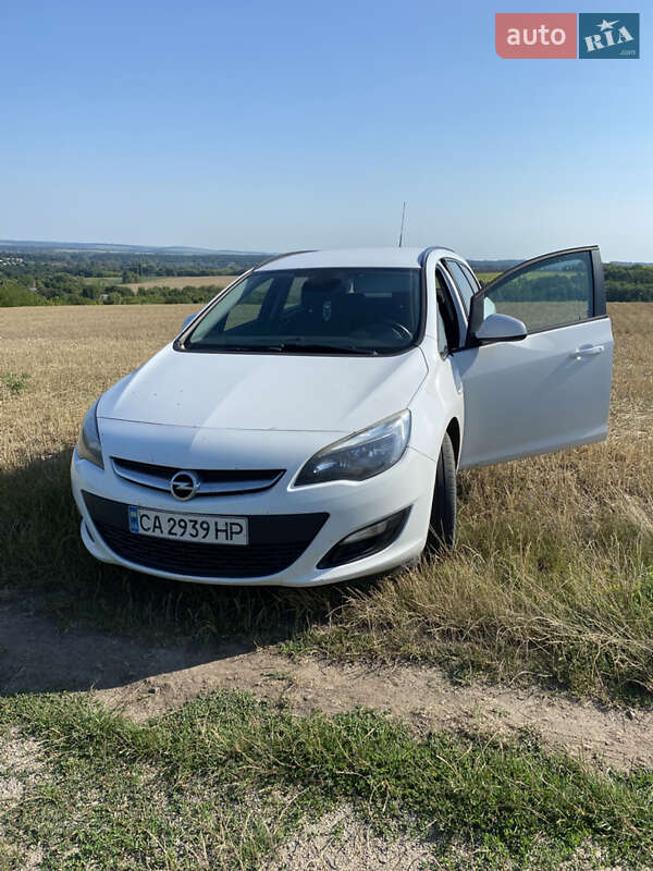 Універсал Opel Astra 2015 в Черкасах
