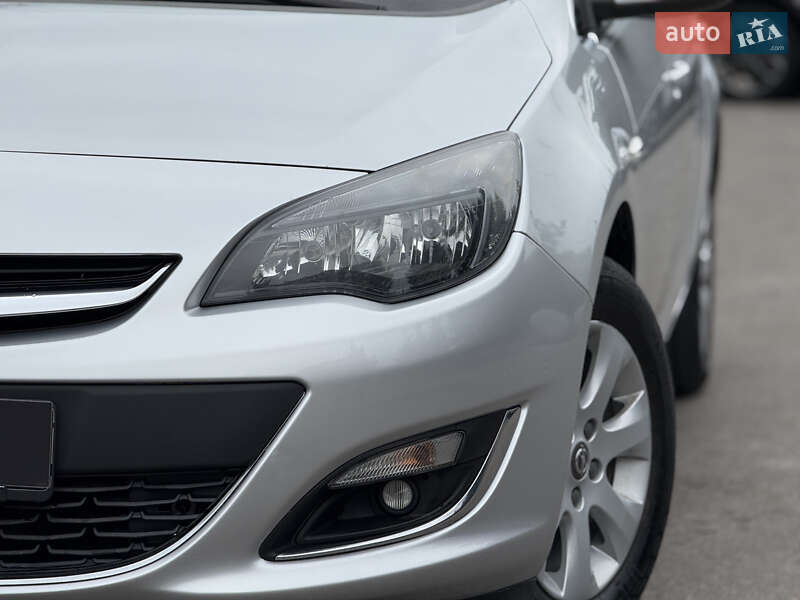 Универсал Opel Astra 2014 в Тернополе