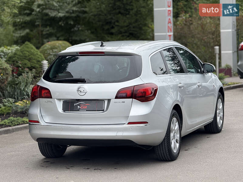 Универсал Opel Astra 2014 в Тернополе