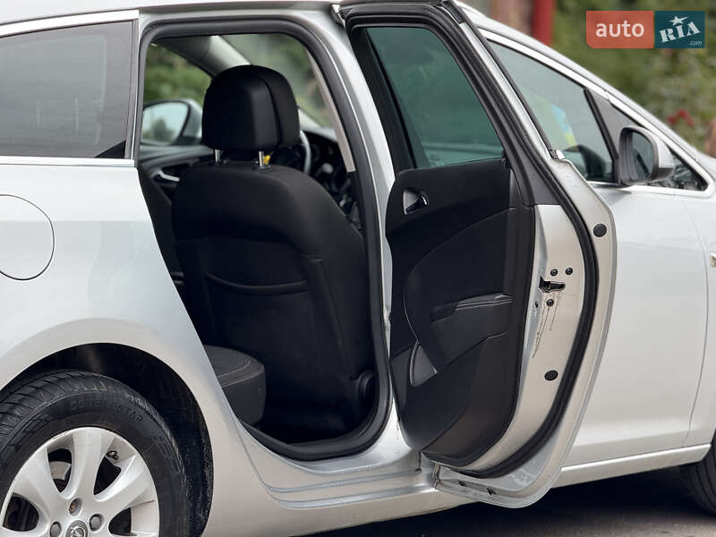 Универсал Opel Astra 2014 в Тернополе