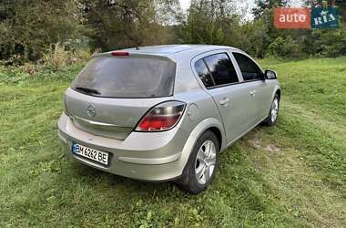 Хэтчбек Opel Astra 2011 в 