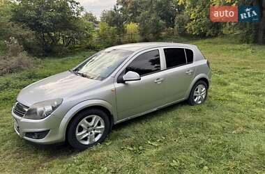 Хэтчбек Opel Astra 2011 в 