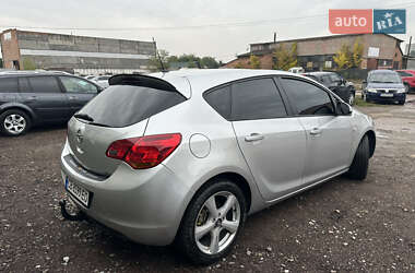 Хэтчбек Opel Astra 2010 в 
