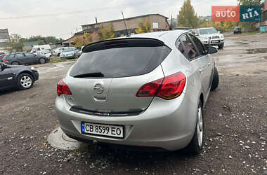 Хэтчбек Opel Astra 2010 в 