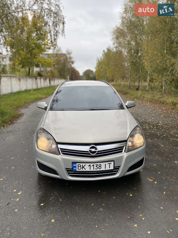 Универсал Opel Astra 2008 в Звягеле