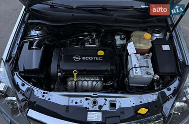 Хэтчбек Opel Astra 2008 в 
