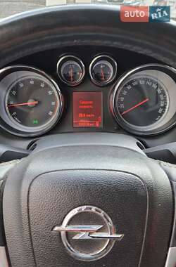 Хэтчбек Opel Astra 2012 в 
