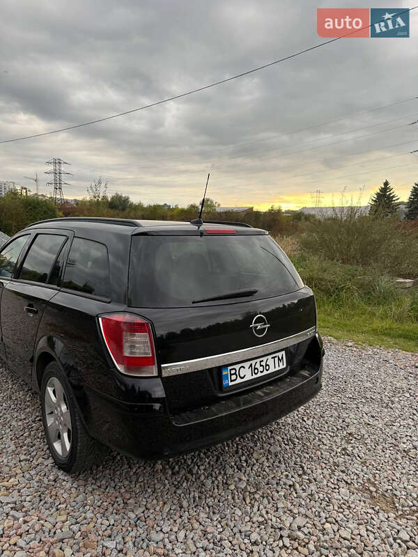 Универсал Opel Astra 2008 в Трускавце
