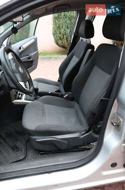 Хэтчбек Opel Astra 2008 в 