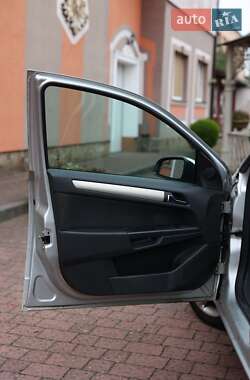 Хэтчбек Opel Astra 2008 в 