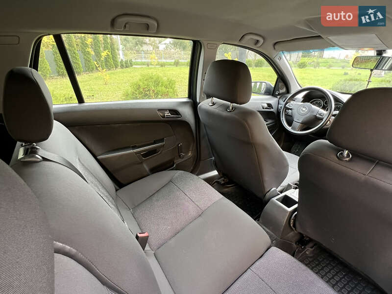 Универсал Opel Astra 2006 в Городенке