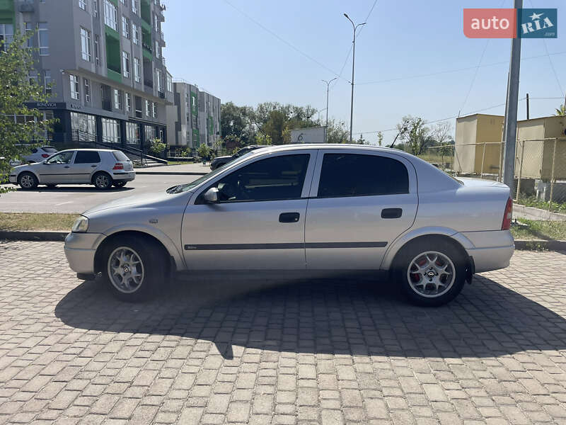 Седан Opel Astra 2000 в Шептицькому
