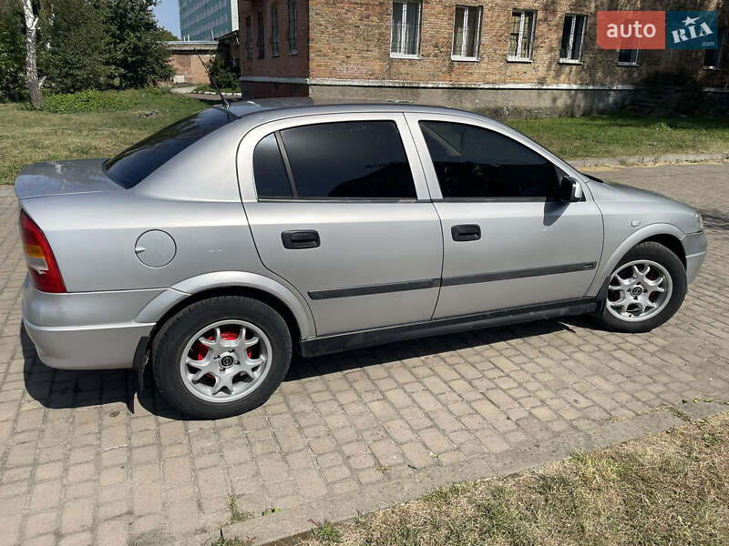 Седан Opel Astra 2000 в Шептицькому