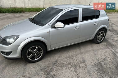 Хэтчбек Opel Astra 2013 в 