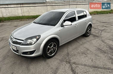 Хэтчбек Opel Astra 2013 в 