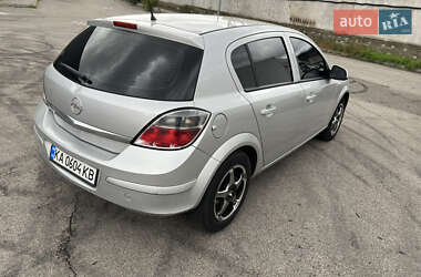 Хэтчбек Opel Astra 2013 в 