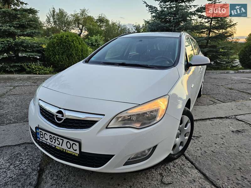 Универсал Opel Astra 2012 в Новом Роздоле