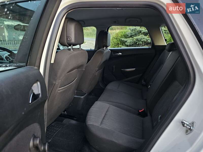 Универсал Opel Astra 2012 в Новом Роздоле