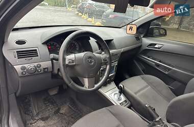 Хэтчбек Opel Astra 2006 в 
