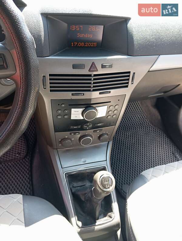 Универсал Opel Astra 2005 в Светловодске фото 4 Универсал Opel Astra 2005 в Светловодске