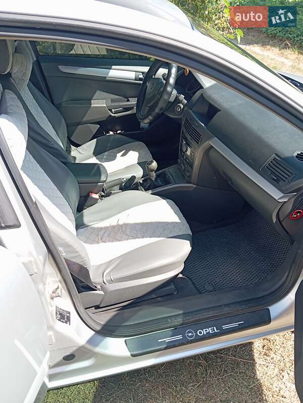 Универсал Opel Astra 2005 в Светловодске фото 3 Универсал Opel Astra 2005 в Светловодске