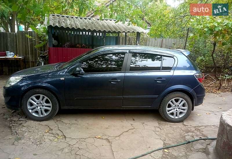 Хэтчбек Opel Astra 2007 в Баштанке