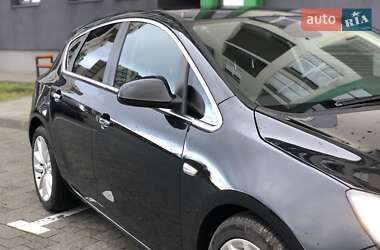 Хэтчбек Opel Astra 2014 в 