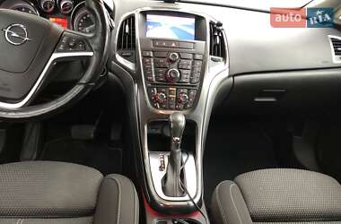 Хэтчбек Opel Astra 2014 в 
