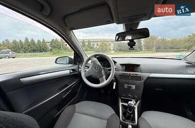 Универсал Opel Astra 2005 в 