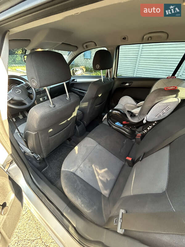 Универсал Opel Astra 2005 в Днепре