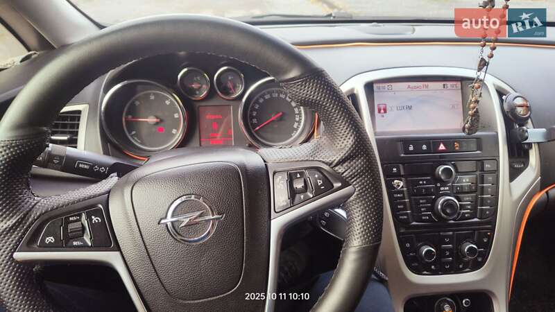 Универсал Opel Astra 2011 в Львове
