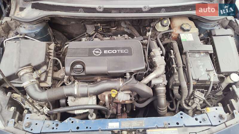 Универсал Opel Astra 2011 в Львове