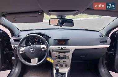 Хэтчбек Opel Astra 2008 в 
