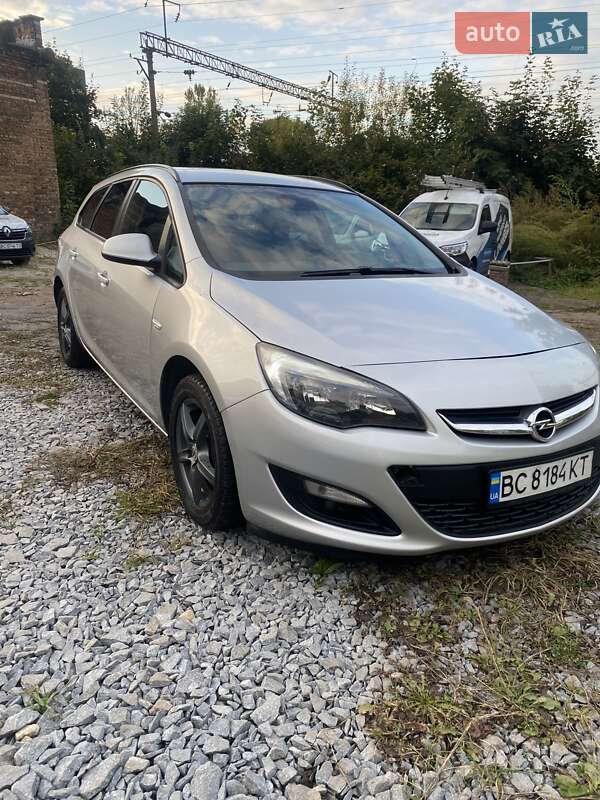 Универсал Opel Astra 2013 в Львове
