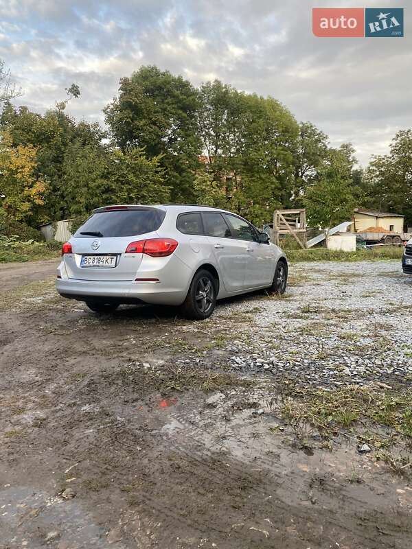 Универсал Opel Astra 2013 в Львове