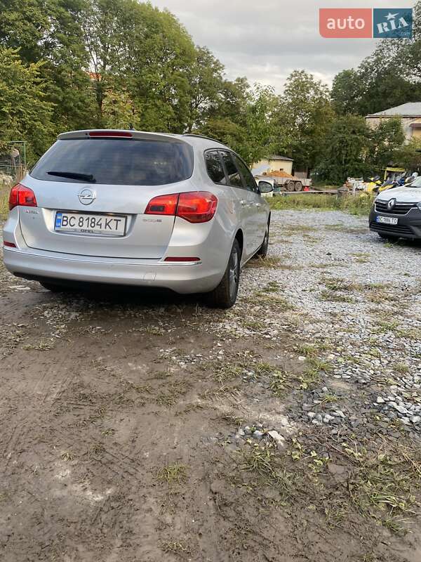 Универсал Opel Astra 2013 в Львове