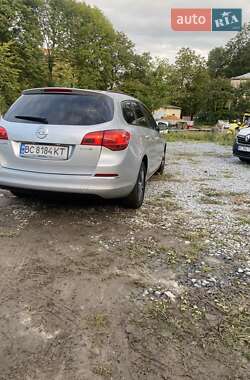 Универсал Opel Astra 2013 в 